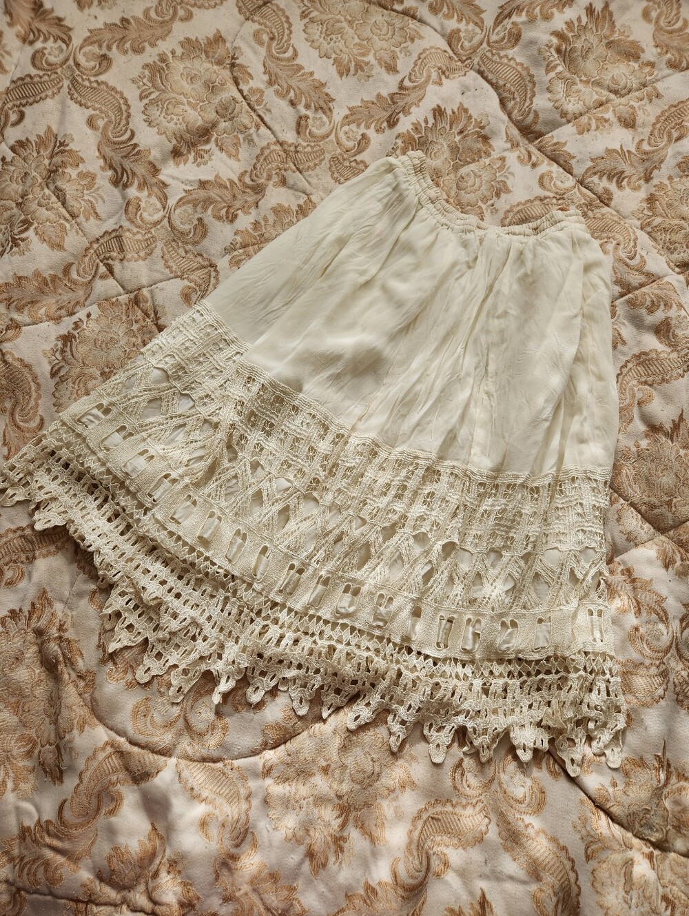 Y2K Vintage Cream Silk and Lace Skirt Size L